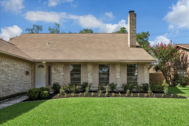 813 Lakeview Drive, Sugar Land, TX 77498