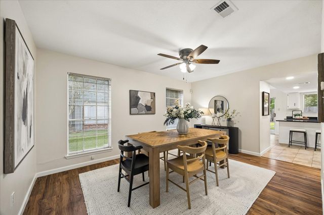 813 Lakeview Drive, Sugar Land, TX 77498