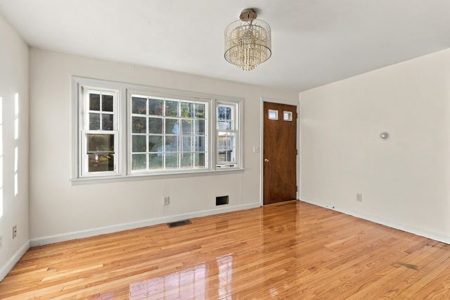 26 Claire Street, Manchester, NH 03103