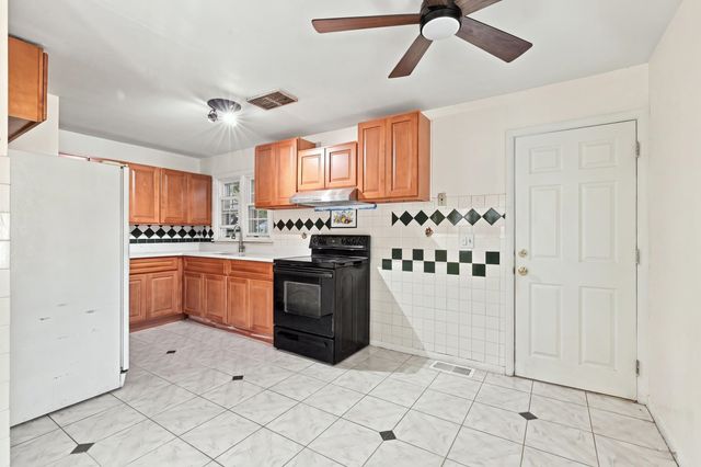 26 Claire Street, Manchester, NH 03103