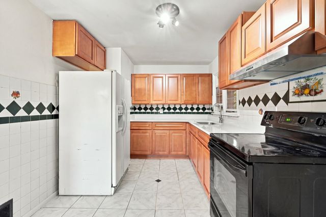 26 Claire Street, Manchester, NH 03103