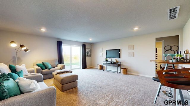 8608 S 185th Street, Gretna, NE 68136