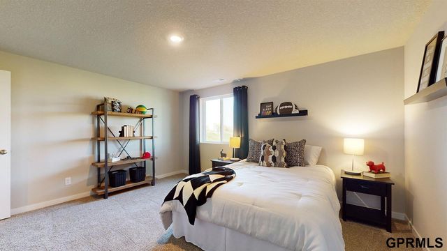 8608 S 185th Street, Gretna, NE 68136