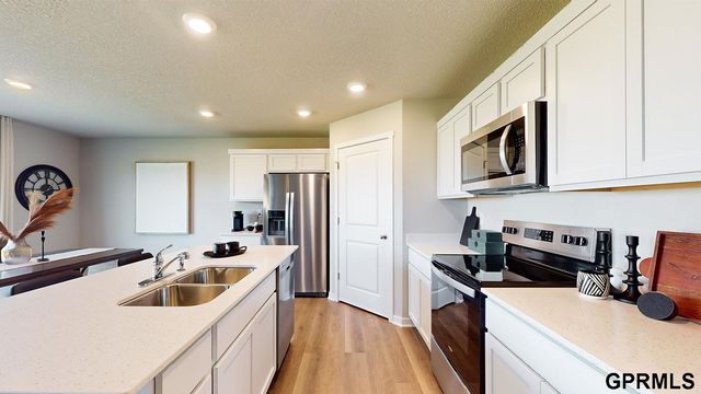 8608 S 185th Street, Gretna, NE 68136
