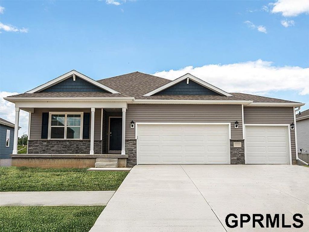 8608 S 185th Street, Gretna, NE 68136