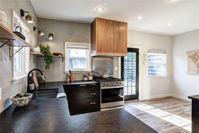 630 36th Street, Des Moines, IA 50312