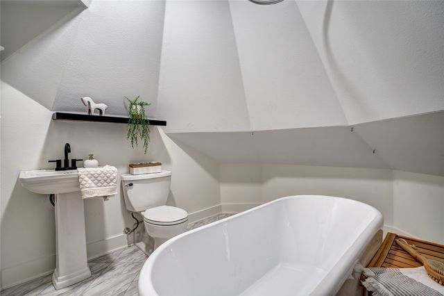 630 36th Street, Des Moines, IA 50312