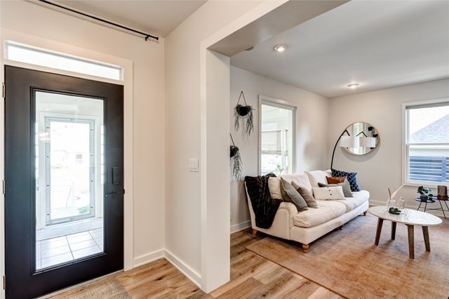 630 36th Street, Des Moines, IA 50312