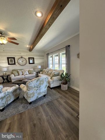 104 HENSON AVE, Louisa, VA 23093