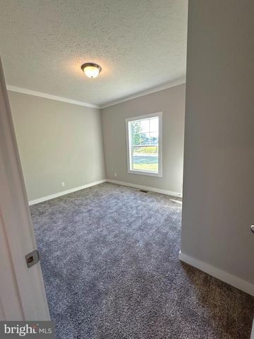 104 HENSON AVE, Louisa, VA 23093