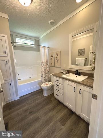 104 HENSON AVE, Louisa, VA 23093