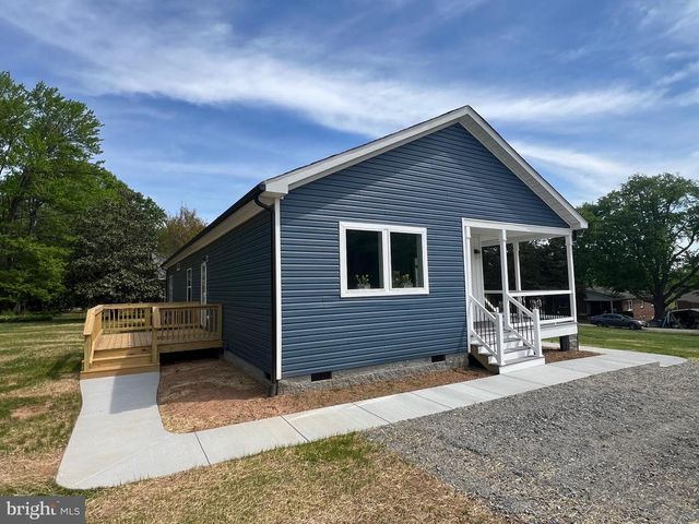 104 HENSON AVE, Louisa, VA 23093