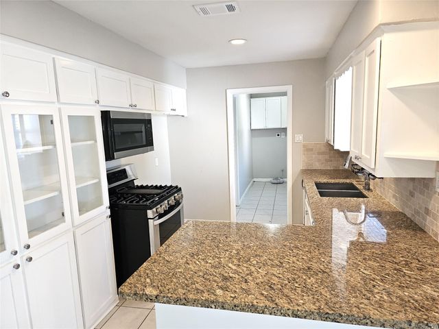 510 Baywood Drive, Seabrook, TX 77586