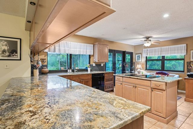 10875 NW 17th Mnr, Coral Springs, FL 33071