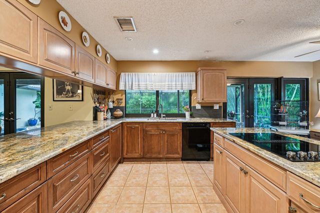 10875 NW 17th Mnr, Coral Springs, FL 33071