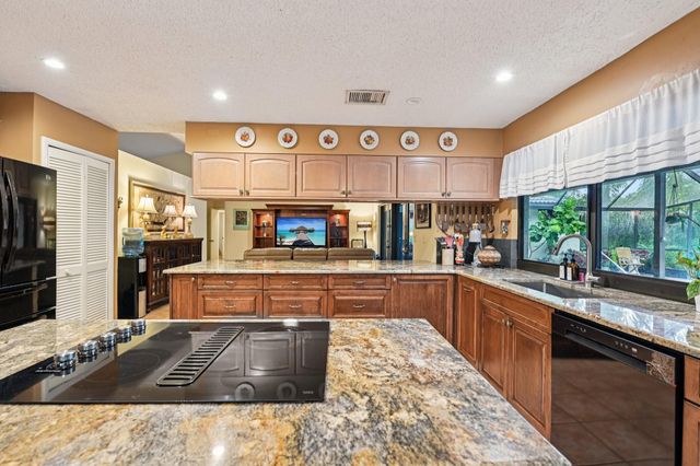 10875 NW 17th Mnr, Coral Springs, FL 33071