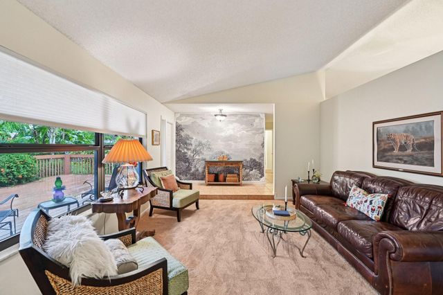 10875 NW 17th Mnr, Coral Springs, FL 33071