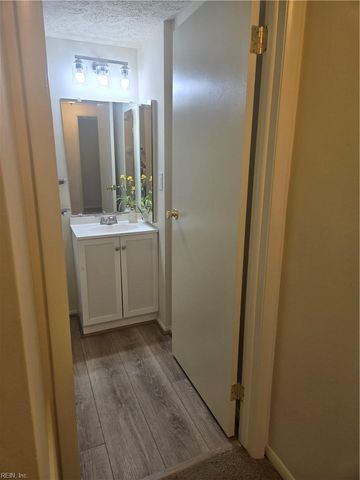 915 Cherry Creek DR, Newport News, VA 23608