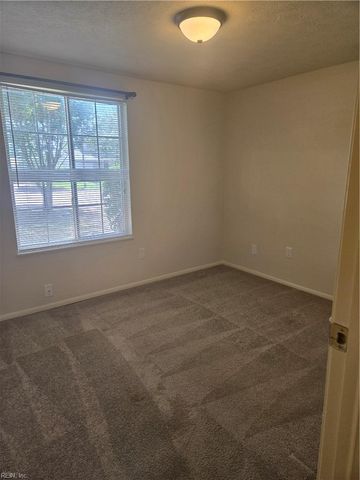 915 Cherry Creek DR, Newport News, VA 23608