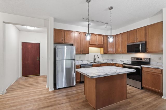 3800 85th Avenue N 220, Brooklyn Park, MN 55443