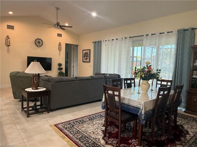 618 SW 31st TER, Cape Coral, FL 33914