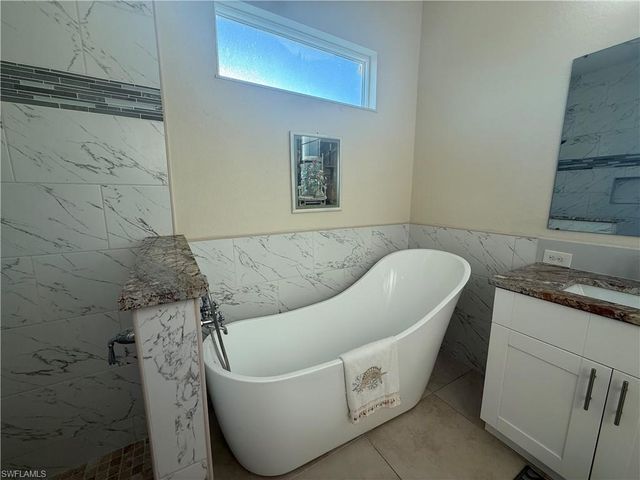 618 SW 31st TER, Cape Coral, FL 33914