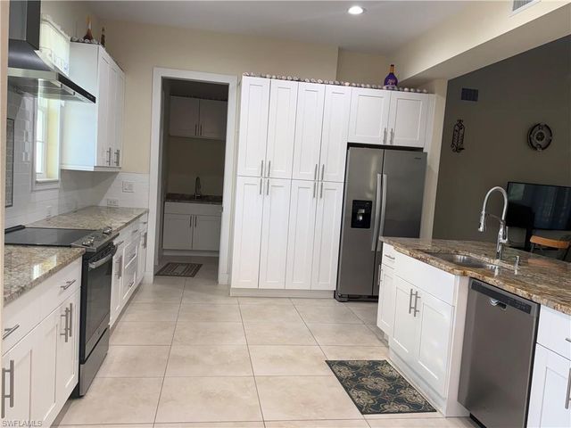 618 SW 31st TER, Cape Coral, FL 33914