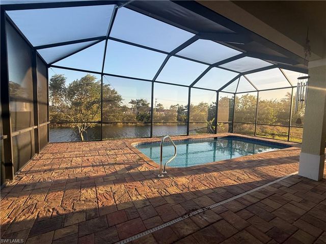 618 SW 31st TER, Cape Coral, FL 33914