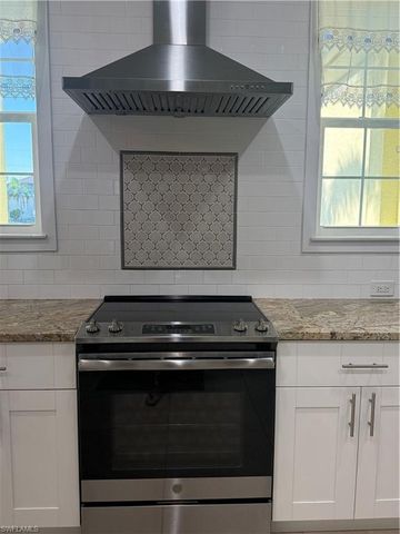 618 SW 31st TER, Cape Coral, FL 33914