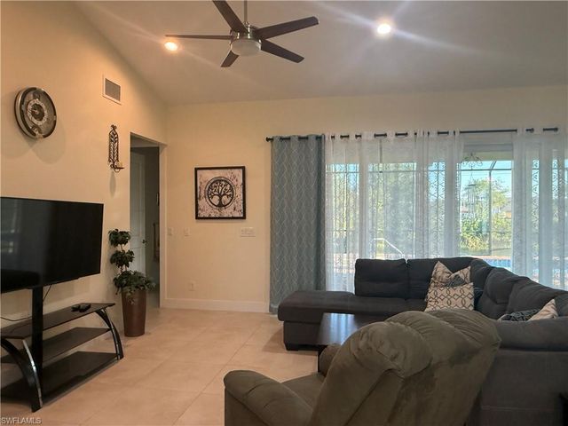 618 SW 31st TER, Cape Coral, FL 33914