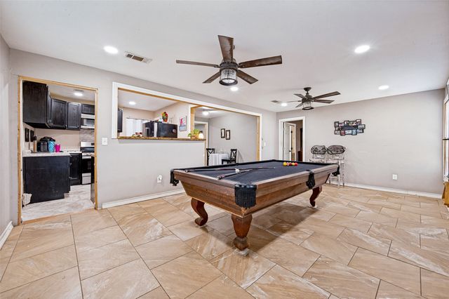 1008 E Russell Avenue, Carrollton, TX 75006