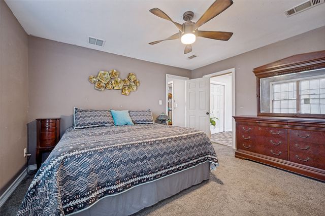 1008 E Russell Avenue, Carrollton, TX 75006