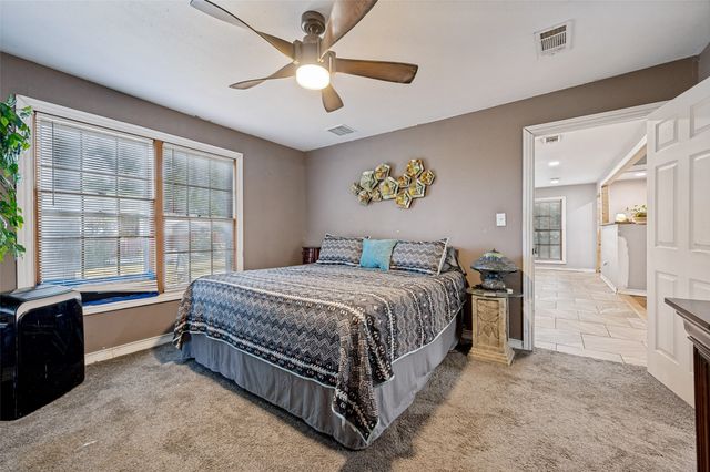 1008 E Russell Avenue, Carrollton, TX 75006