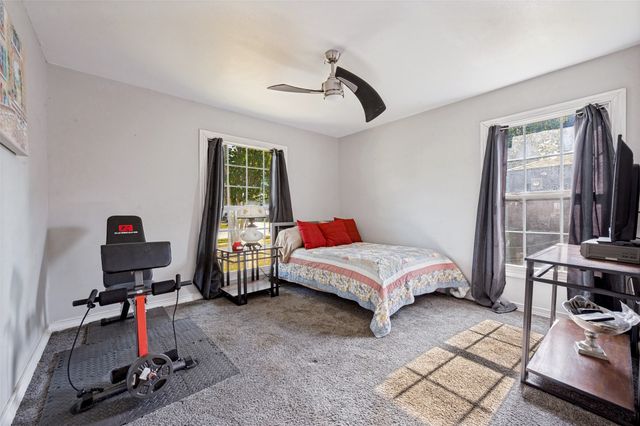 1008 E Russell Avenue, Carrollton, TX 75006