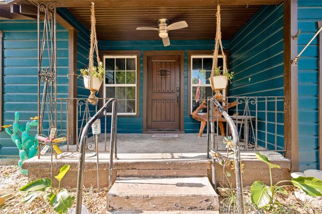 1008 E Russell Avenue, Carrollton, TX 75006