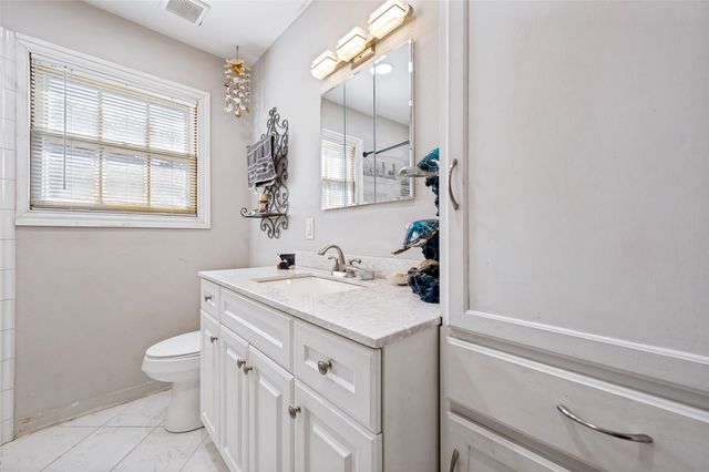 1008 E Russell Avenue, Carrollton, TX 75006