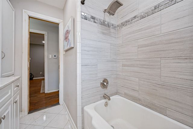 1008 E Russell Avenue, Carrollton, TX 75006