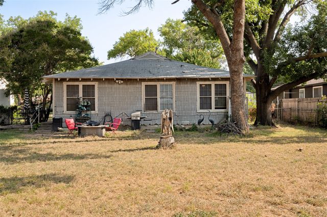 1008 E Russell Avenue, Carrollton, TX 75006