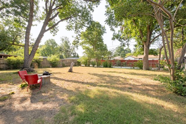 1008 E Russell Avenue, Carrollton, TX 75006