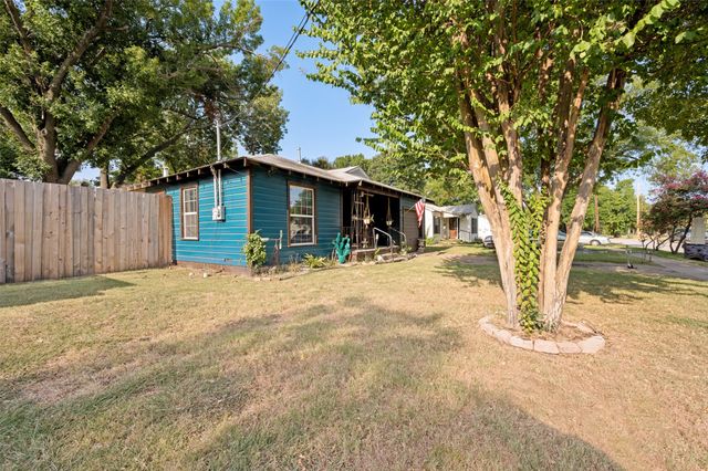 1008 E Russell Avenue, Carrollton, TX 75006