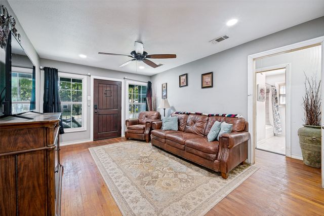 1008 E Russell Avenue, Carrollton, TX 75006
