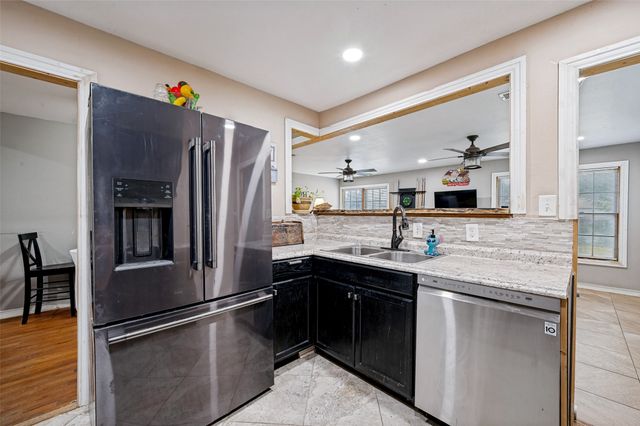 1008 E Russell Avenue, Carrollton, TX 75006