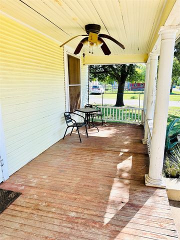 200 N Avenue C, Cross Plains, TX 76443