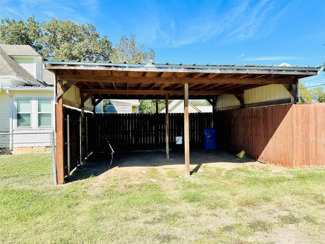 200 N Avenue C, Cross Plains, TX 76443