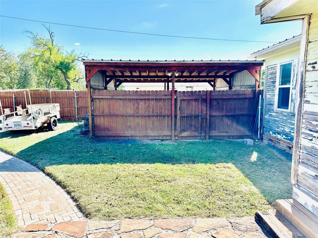 200 N Avenue C, Cross Plains, TX 76443
