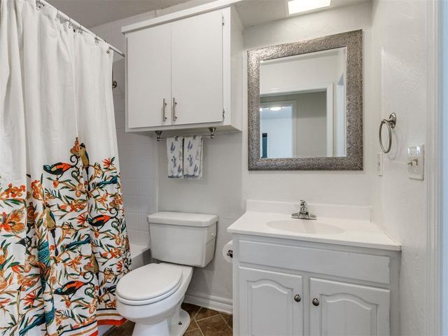 5841 Hefner Village Court, Oklahoma City, OK 73162