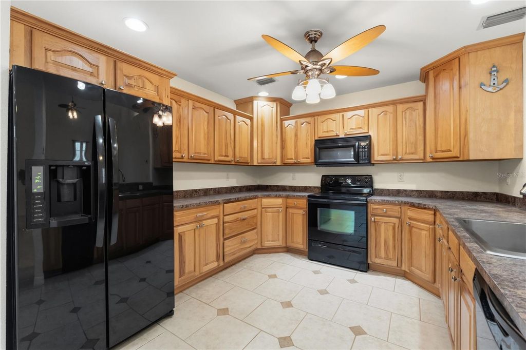 Image 21 of property listing at 13780 SE 100TH AVE, Belleview, FL 34420