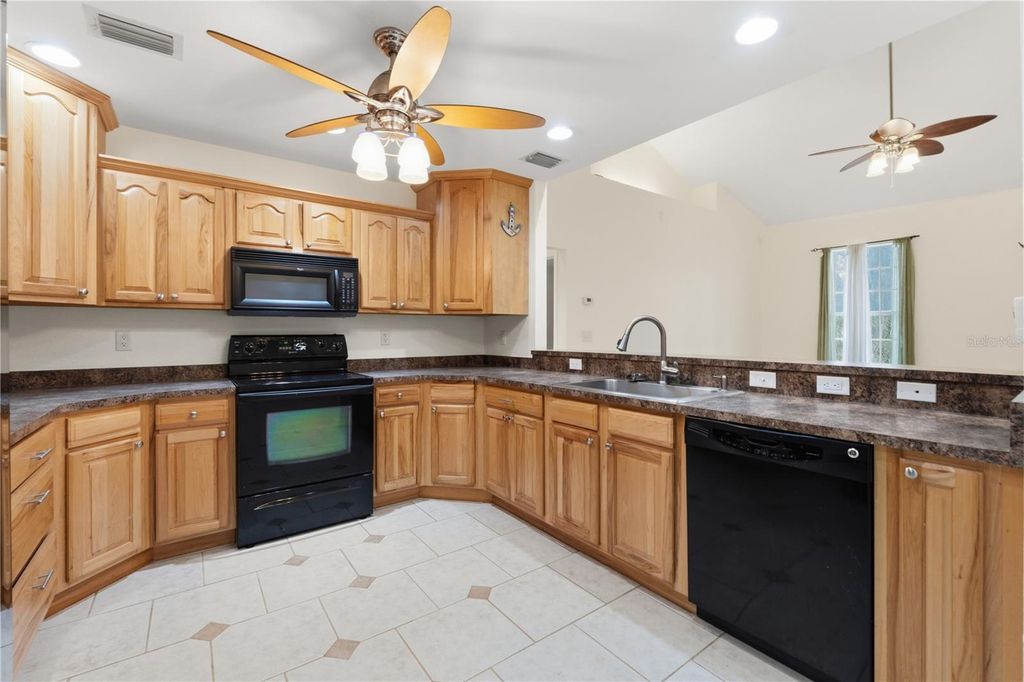 Image 22 of property listing at 13780 SE 100TH AVE, Belleview, FL 34420
