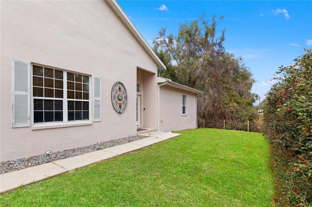 Image 4 of property listing at 13780 SE 100TH AVE, Belleview, FL 34420