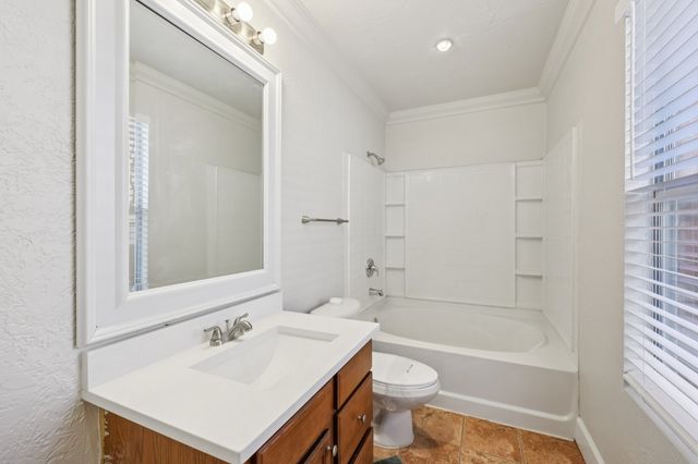 10904 Braemoor Drive, Fort Worth, TX 76052